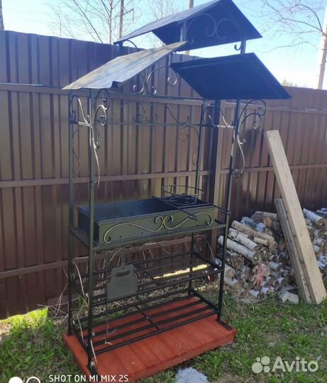 Мангал с крышей