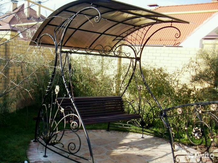 Кованые качели садовые