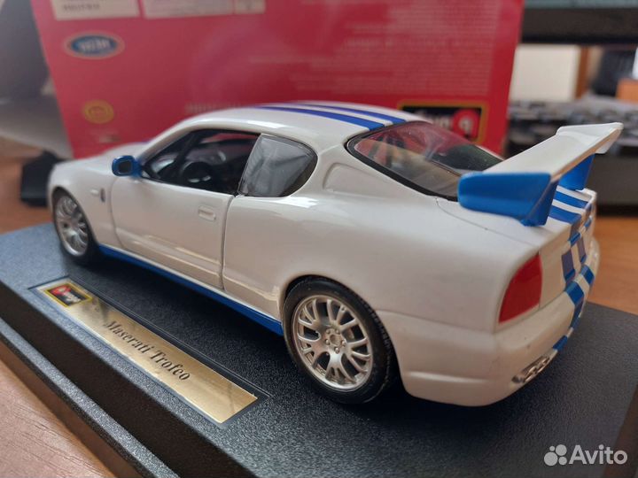 Коллекционная модель автомобиля Maserati 1:24