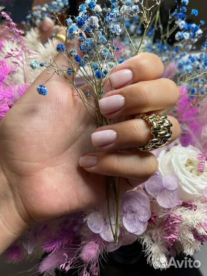 Модель на маникюр