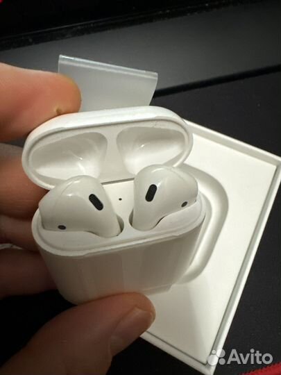 Наушники apple airpods 1 и 2. цена за всё