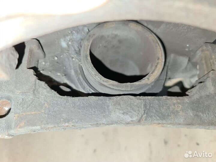 Супорта передние Mercedes W638