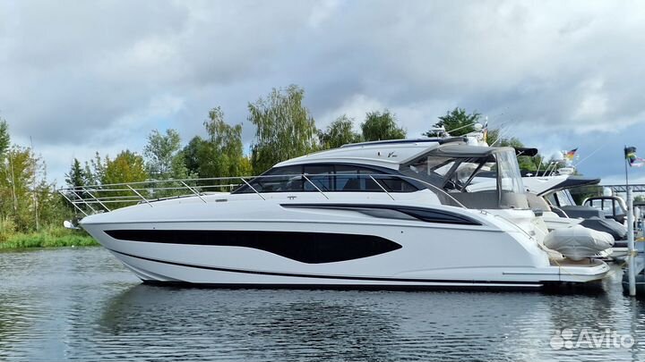 Моторная яхта Princess V50 (2018, 255 м/ч)