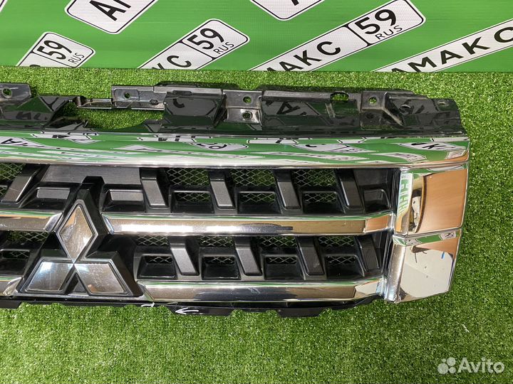 Решетка облицовки радиатора mitsubishi pajero 4