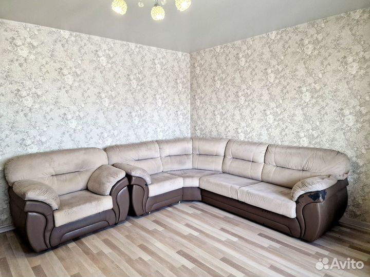 Большой угловой диван
