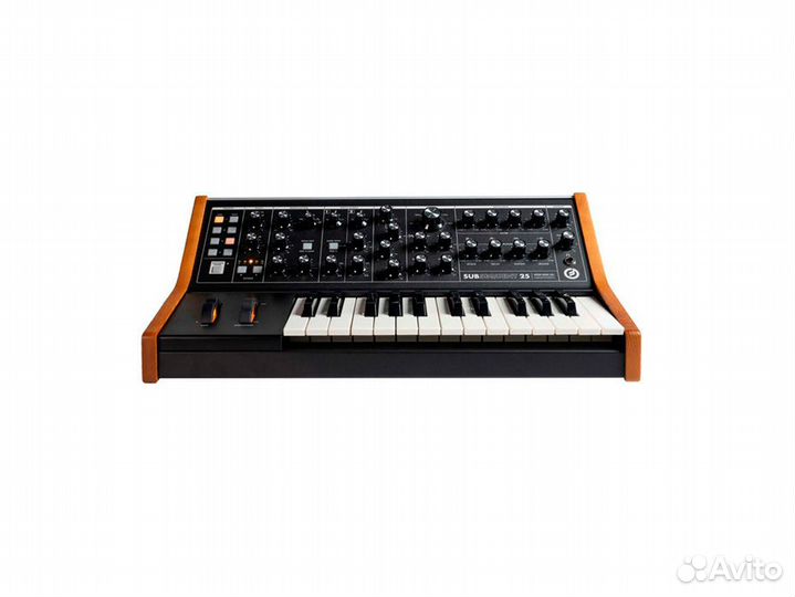 Moog Subsequent 25 синтезатор