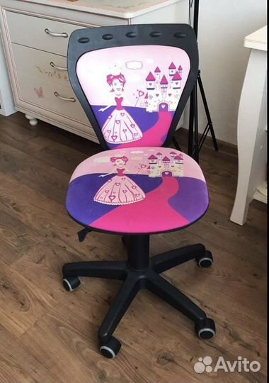 Стол компьютерный Алиса и кресло для принцессы