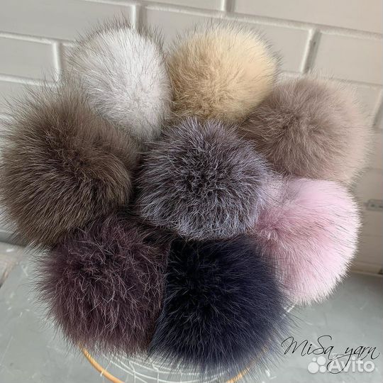 Помпон из песца, из енота
