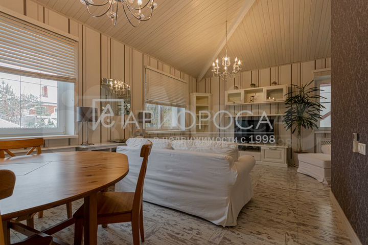 Коттедж 284 м² на участке 7,5 сот.