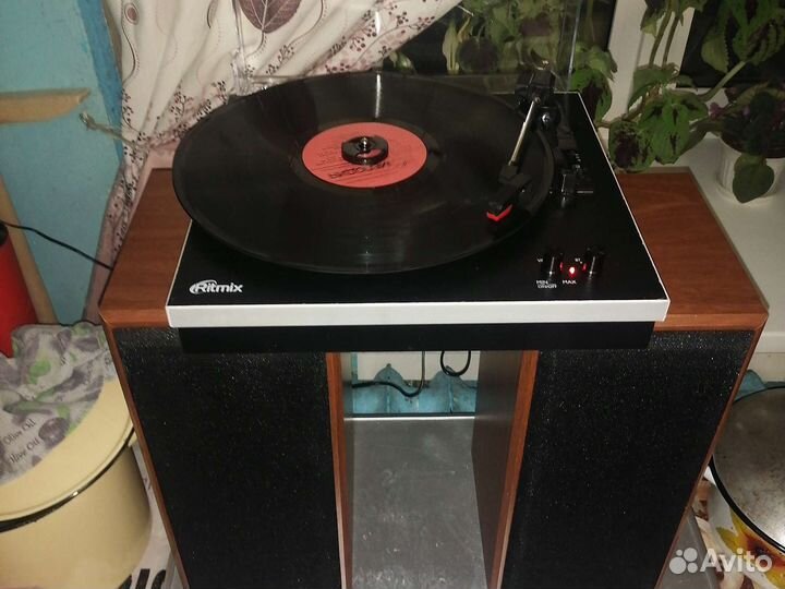 Проигрыватель винила с колонками Ritmix lp-380b