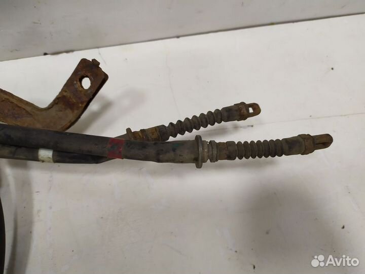 Трос стояночного тормоза Хендай Солярис