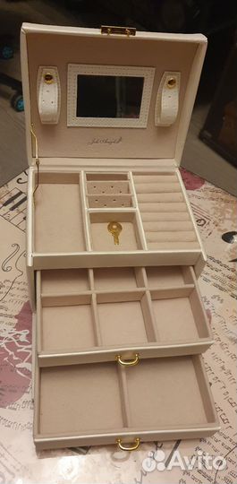 Шкатулка бежевая