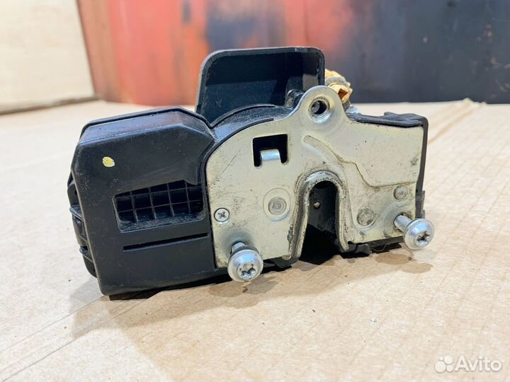 Замок передний правый Chevrolet Captiva (C100)