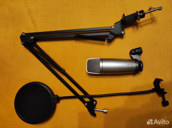 Студийный микрофон