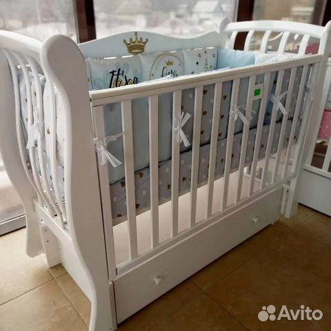 Кроватка для новорожденных с аппликацией Корона