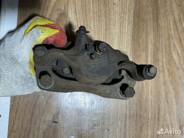 Суппорт передний правый hyundai accent 1994-2000