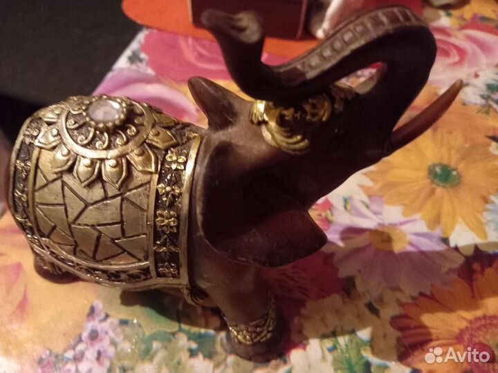 Декоративная фигурка слона