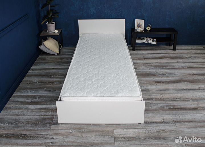 Кровать с матрасом