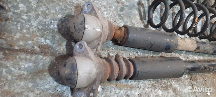 Стойки задние Volkswagen Polo