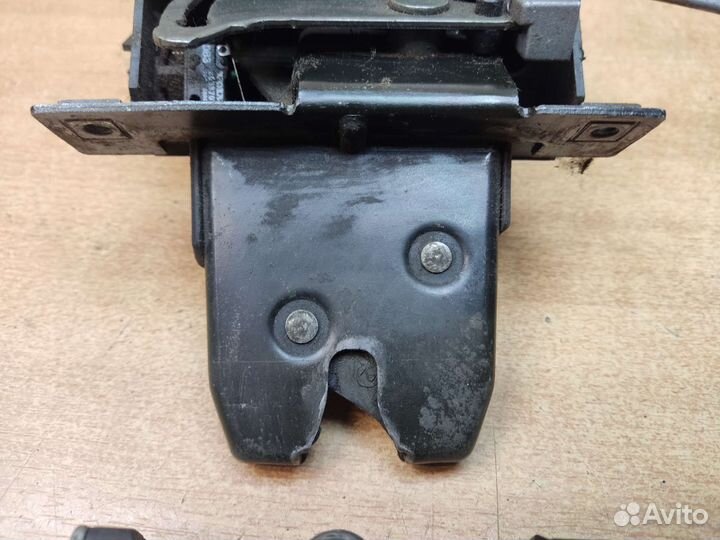 Замок крышки багажника, Volvo 960