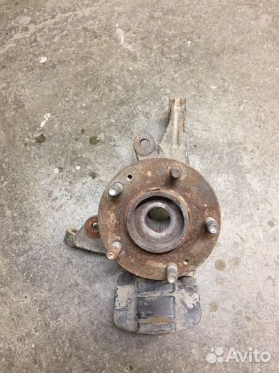 Кулак передний правый Kia Ceed ED