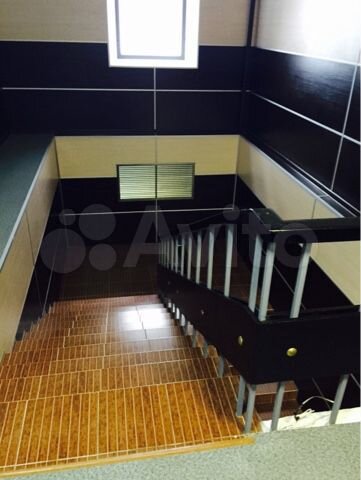 Здание с офисными помещениями