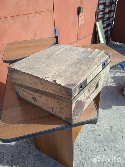 Деревянный ящик для интерьера