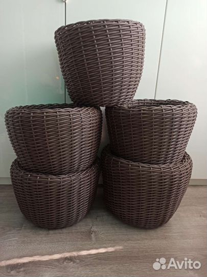 Кашпо из искусственного ротанга