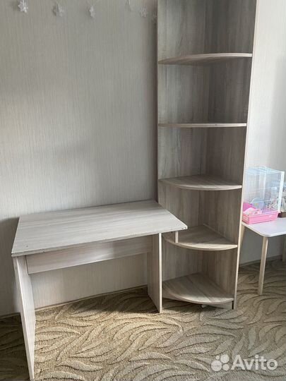 Стол и полка