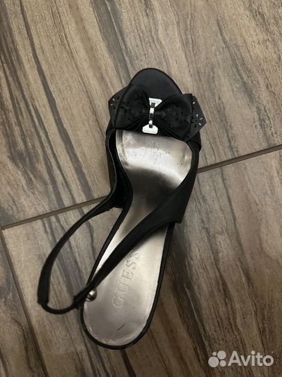 Босоножки guess