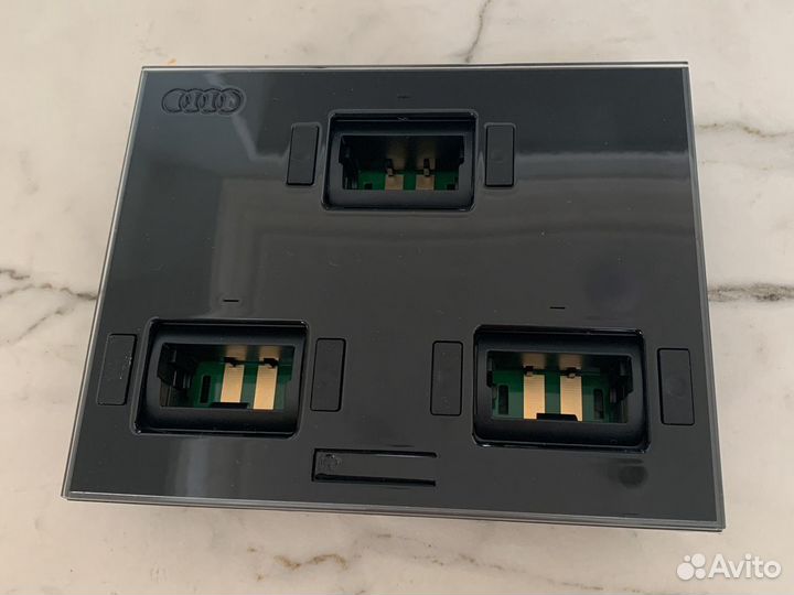 Продается универсальный адаптер для автомобиля aud