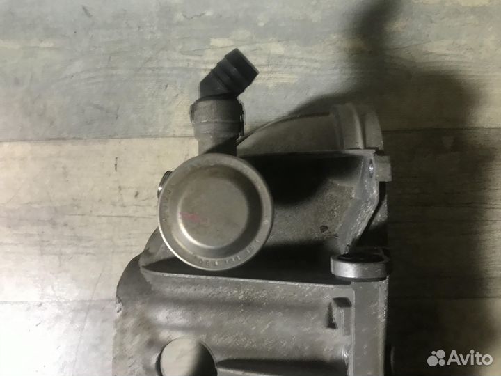 Кожух выпускного коллектора с клапаном рецеркуляци