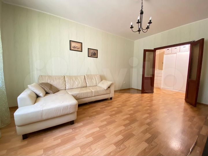 3-к. квартира, 90 м², 1/6 эт.