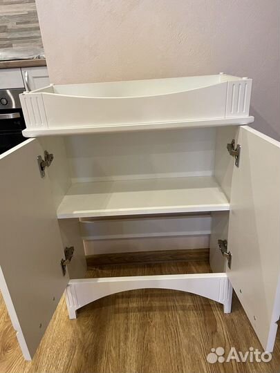 Тумбочка с зеркалом