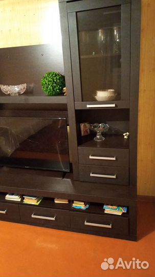 Продается стенка в гостиную