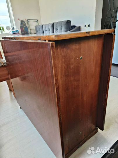 Стол книжка