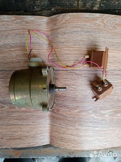 Электродвигатель с редуктором