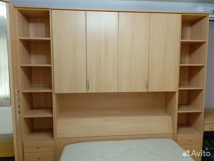 Спальный гарнитур