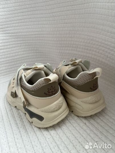 Кроссовки для мальчиков и девочек