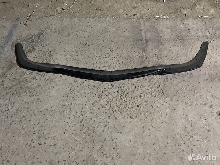 Губа на бампер