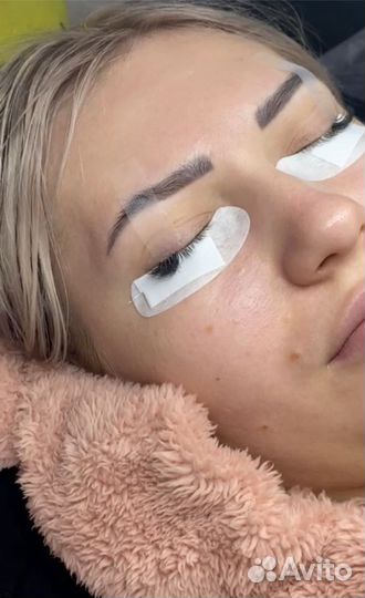 Наращивание ресниц. Анатомическая кушетка