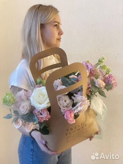 Цветочная композиция в сумочке