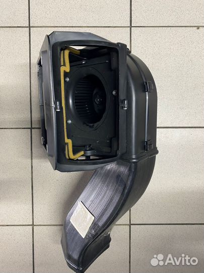 Электровентилятор отопителя в сборе Chevrolet Niva