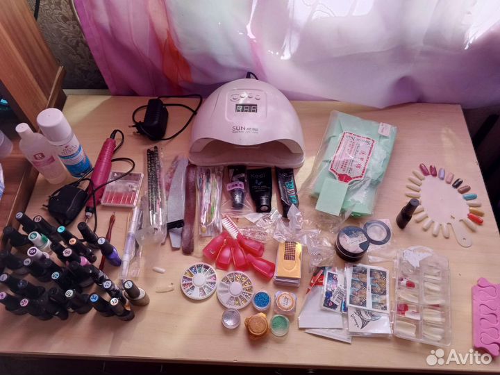 Лампа для ногтей и все для маникюра