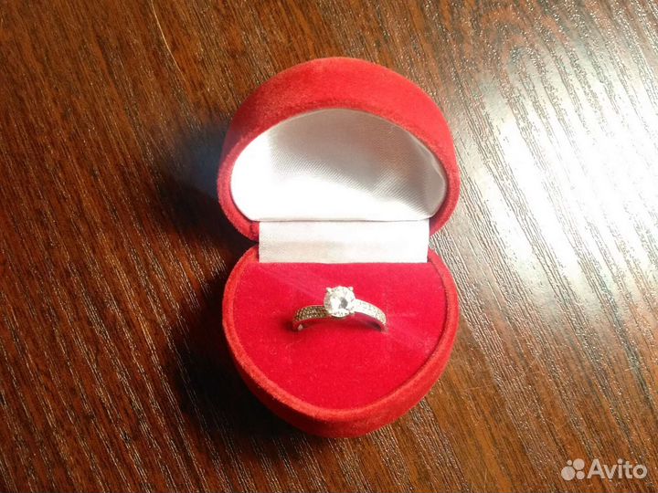 Серебряное кольцо новое