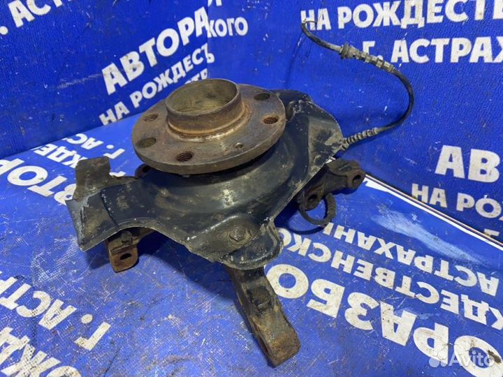 Передний левый поворотный кулак Opel Corsa D купе