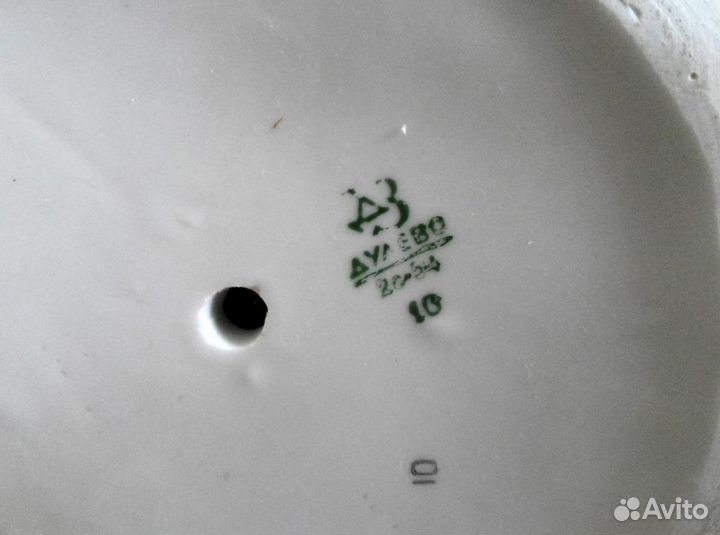 Фарфоровая статуэтка 