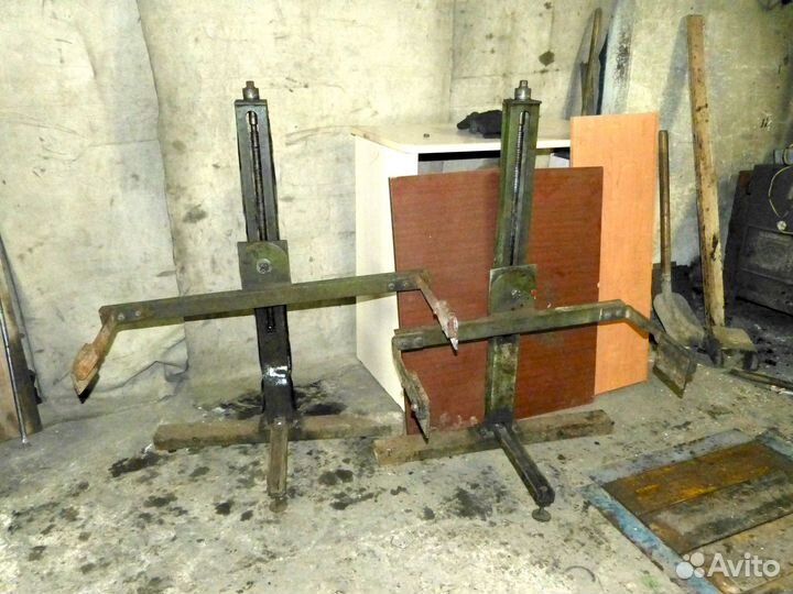 Подъёмник опрокидователь автомобильный