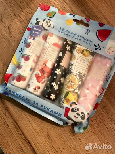 Подарочный набор кремов к 8 марта