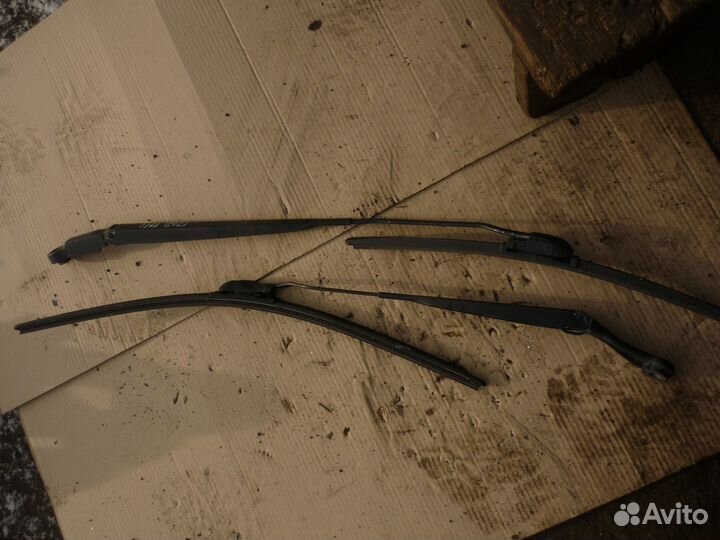 Поводок дворников Nissan Primera P12